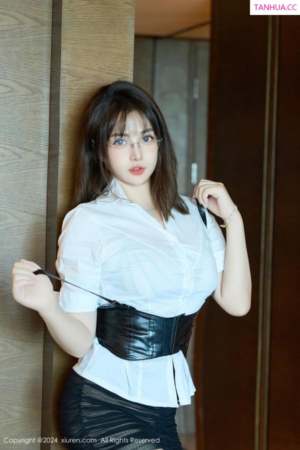 徐嘉乐 徐cake [XiuRen]高清写真图 2024.09.03 No.9104 养乐多Doll 黑丝美腿第5张图片